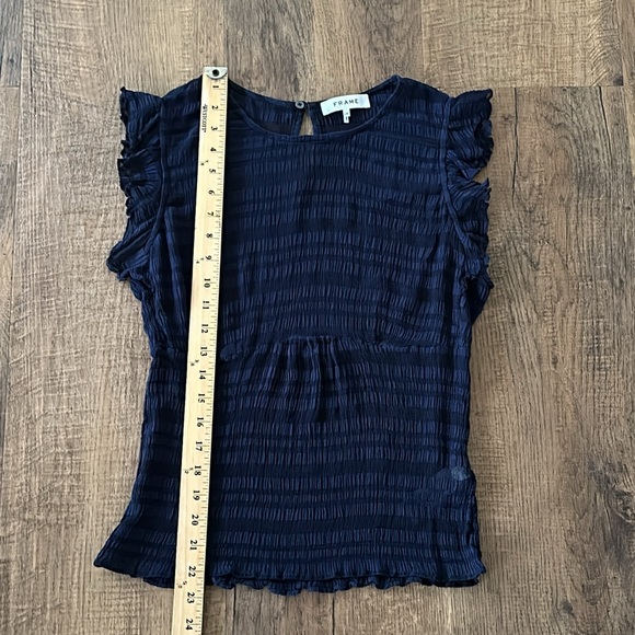FRAME
Striped Sleeveless Flounce Top Navy Size Large Viscose stretchy Blouse - Picture 8 of 11